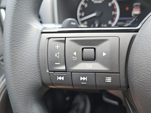 Used 2023 Nissan Rogue SV FWD image 12