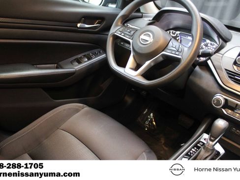 Used 2024 Nissan Altima 2.5 SV FWD image 10