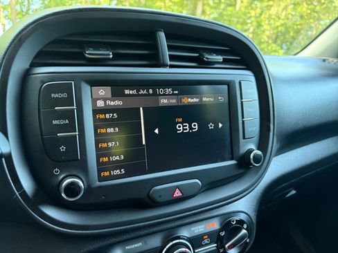 Used 2025 Kia Soul LX w/ LX Technology Package FWD image 20