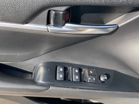 Used 2020 Toyota Camry SE FWD image 22