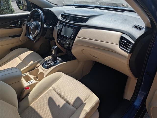 Used 2020 Nissan Rogue SV FWD image 13