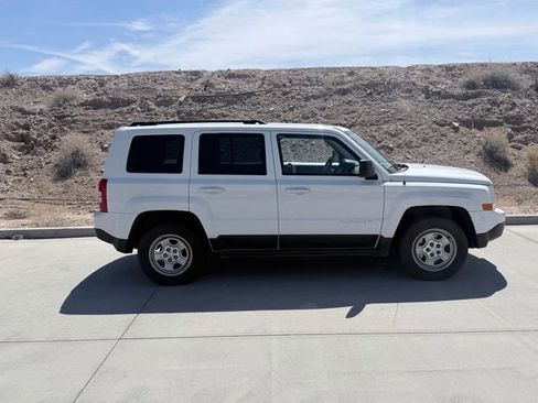 Used 2016 Jeep Patriot Sport w/ Power Value Group FWD image 4