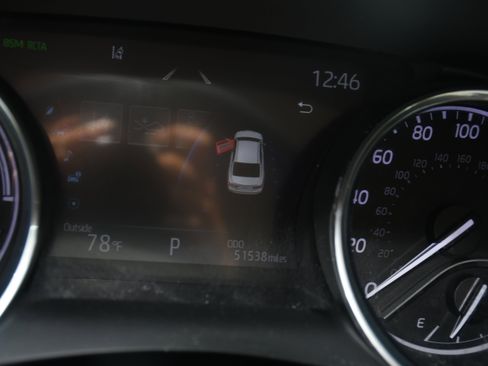 Used 2019 Toyota Camry XLE FWD image 13
