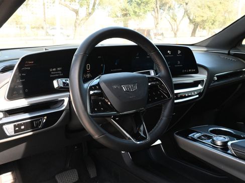 Used 2024 Cadillac Lyriq Luxury w/ LPO, Floor Liner Package image 17