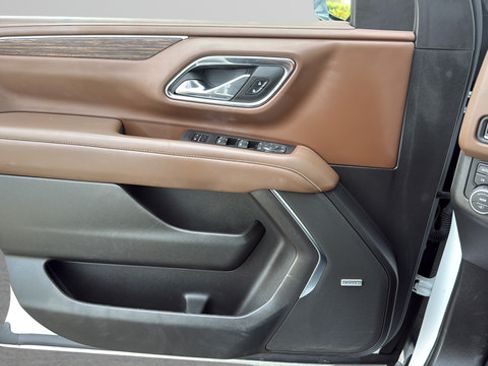 Used 2023 Chevrolet Suburban High Country w/ Advanced Technology Package AWD/4WD image 8