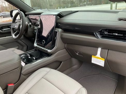 New 2026 GMC Yukon XL Elevation image 21