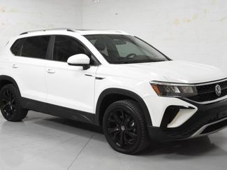 Used 2022 Volkswagen Taos SE image 1