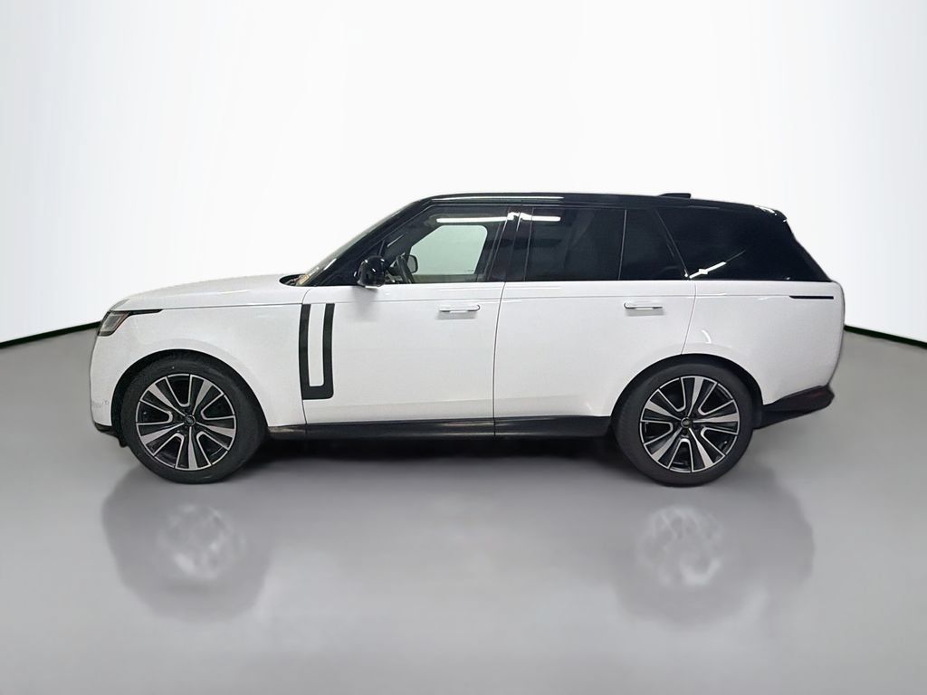 Used 2024 Land Rover Range Rover SE AWD/4WD image 2
