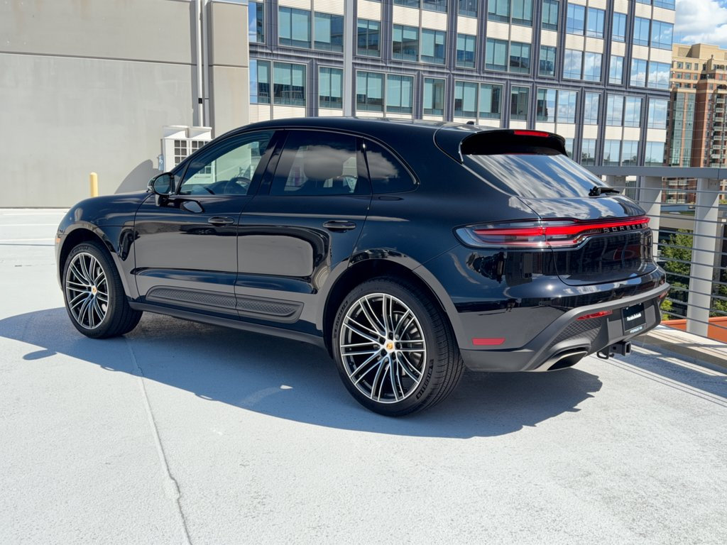 Certified 2026 Porsche Macan AWD/4WD image 3