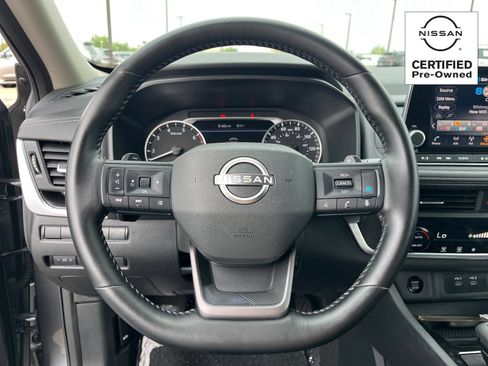 Certified 2025 Nissan Rogue SV FWD image 18