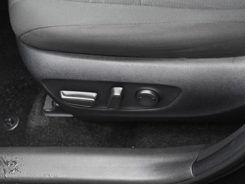 Used 2025 Toyota RAV4 XLE image 32