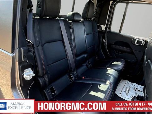 Used 2024 Jeep Gladiator Rubicon w/ Technology Group AWD/4WD image 25