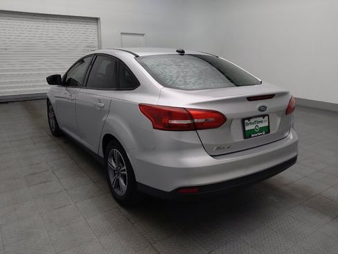 Used 2018 Ford Focus SE w/ SE Appearance Package FWD image 5