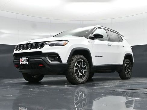 Used 2025 Jeep Compass Trailhawk w/ Trailer Tow Group image 56