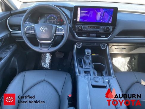 Used 2025 Toyota Grand Highlander AWD image 27