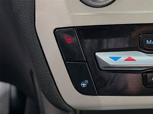 Used 2022 Ford Explorer XLT w/ Equipment Group 202A image 21