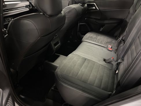 Used 2022 Mitsubishi Outlander SEL Black Edition image 12