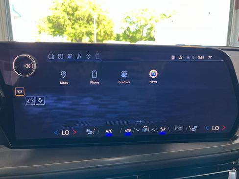 New 2026 Chevrolet Traverse LT w/ LPO, Floor Liner Package FWD image 26