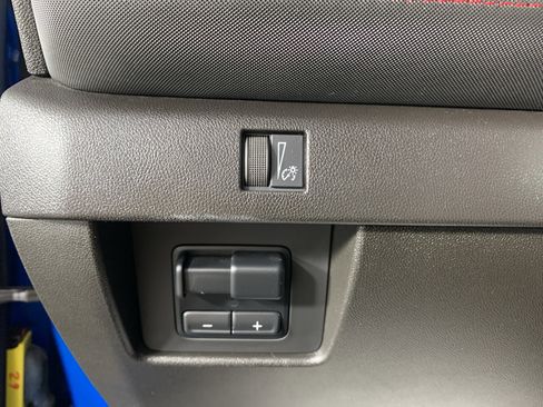 Used 2023 Chevrolet Colorado Z71 w/ Z71 Convenience Package 2 AWD/4WD image 16