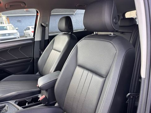 Used 2023 Volkswagen Tiguan SE image 13