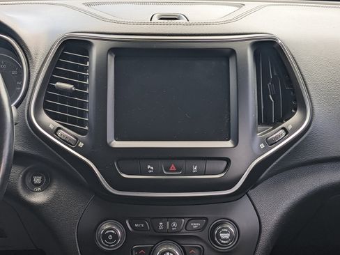 Used 2021 Jeep Cherokee Latitude Lux w/ Comfort/Convenience Group image 16