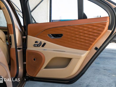 Used 2022 Bentley Flying Spur W12 image 33