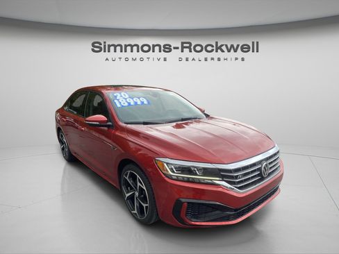 Used 2020 Volkswagen Passat 2.0T R-Line image 3