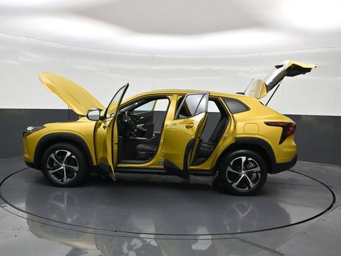 Used 2024 Chevrolet Trax RS w/ Sunroof Package FWD image 33