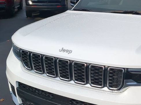 Used 2025 Jeep Grand Cherokee L Limited AWD/4WD image 11