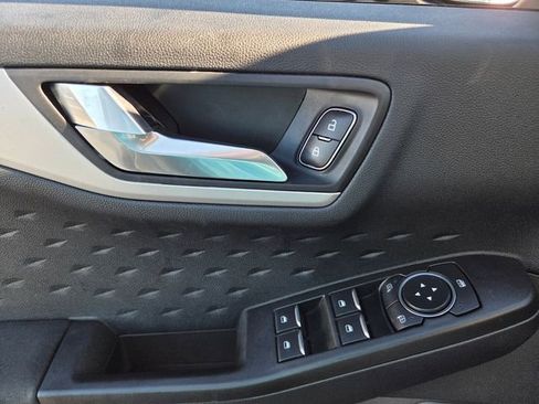 Used 2020 Ford Escape SE image 26