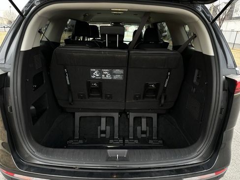 Certified 2024 Kia Carnival LX image 19