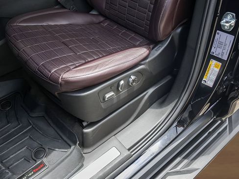 Used 2022 Cadillac Escalade Sport Platinum w/ LPO, ONYX Package AWD/4WD image 8