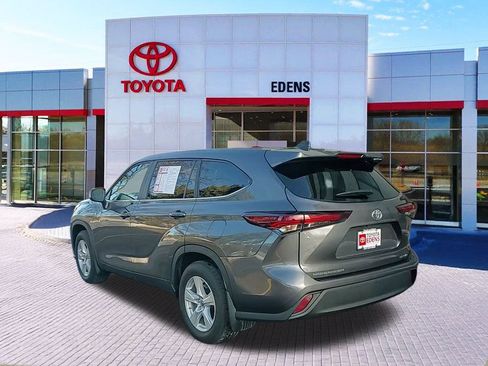 Used 2024 Toyota Highlander LE image 8