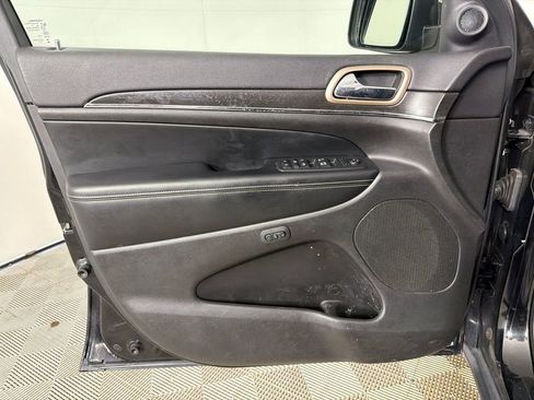 Used 2017 Jeep Grand Cherokee Limited image 12