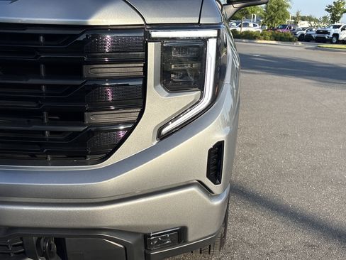 Used 2025 GMC Sierra 1500 Elevation AWD/4WD image 11