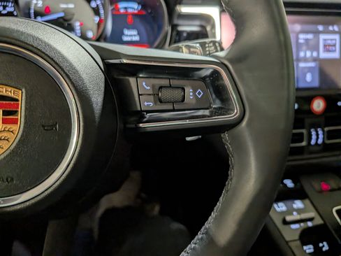 Used 2025 Porsche Macan image 27