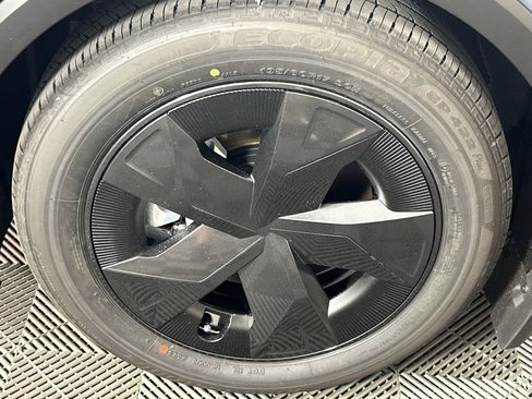 New 2026 Toyota Prius SE image 9