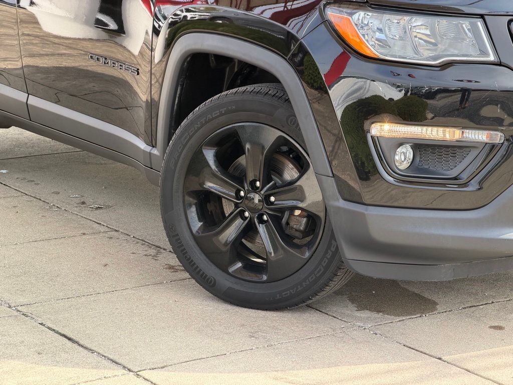 Used 2018 Jeep Compass Latitude w/ Popular Equipment Group AWD/4WD image 10