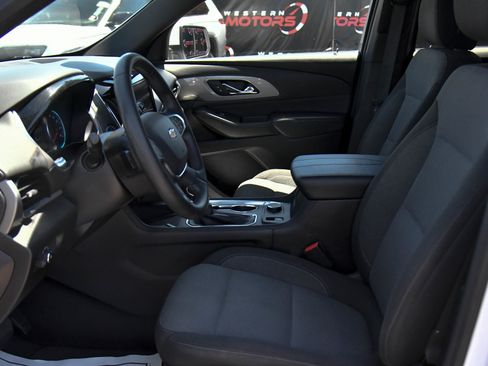 Used 2023 Chevrolet Traverse LT FWD image 18
