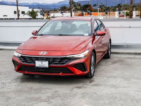 Used 2024 Hyundai Elantra Blue image 4