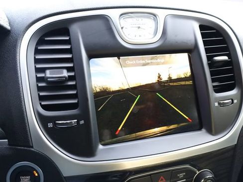 Used 2022 Chrysler 300 Touring w/ Sport Appearance Package image 18