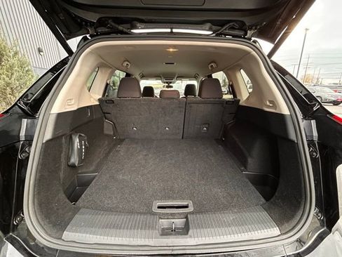 Used 2024 Nissan Rogue SV image 39