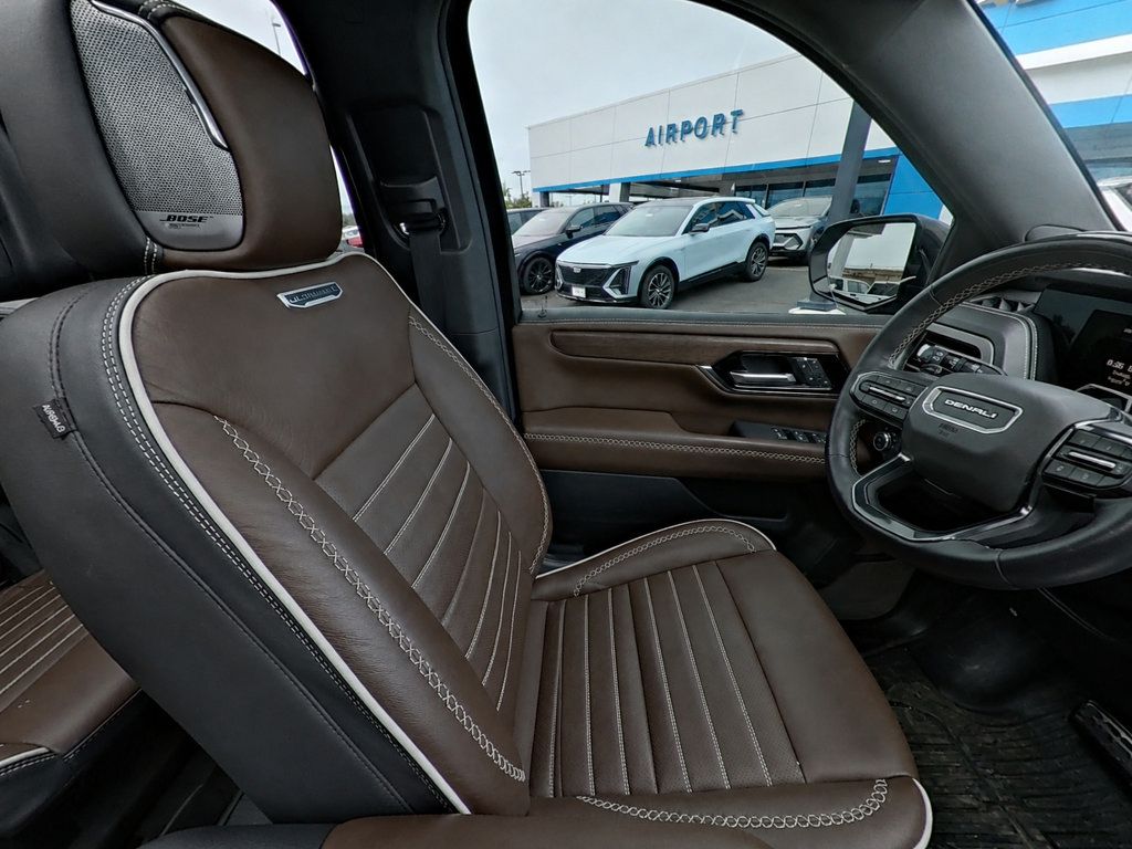 Used 2025 GMC Yukon Denali Ultimate AWD/4WD image 12
