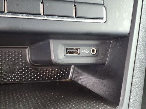Used 2017 Volkswagen Tiguan S FWD image 12