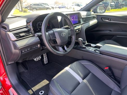Used 2025 Toyota Camry SE w/ Convenience Package image 18