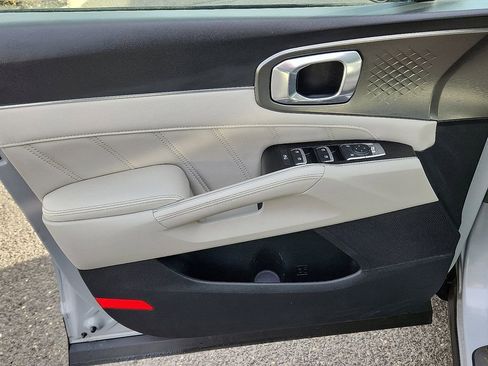 Certified 2022 Kia Sorento SX image 12