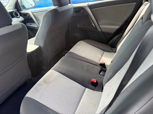 Used 2015 Toyota RAV4 LE FWD image 9