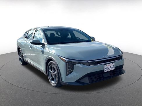 Used 2025 Kia K4 LXS image 1