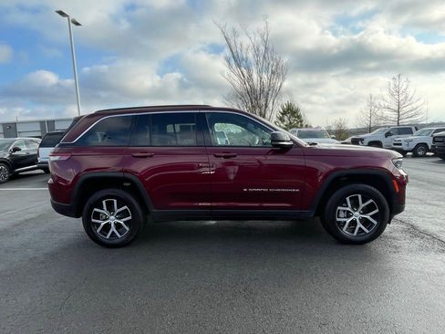 Used 2024 Jeep Grand Cherokee Limited image 9