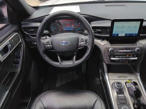 Used 2020 Ford Explorer XLT w/ Equipment Group 202A AWD/4WD image 19